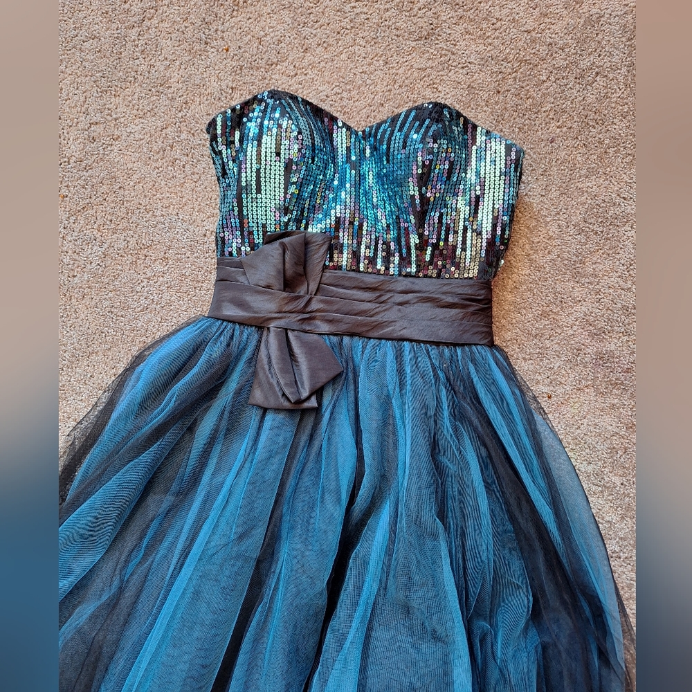 Blue strapless prom dress